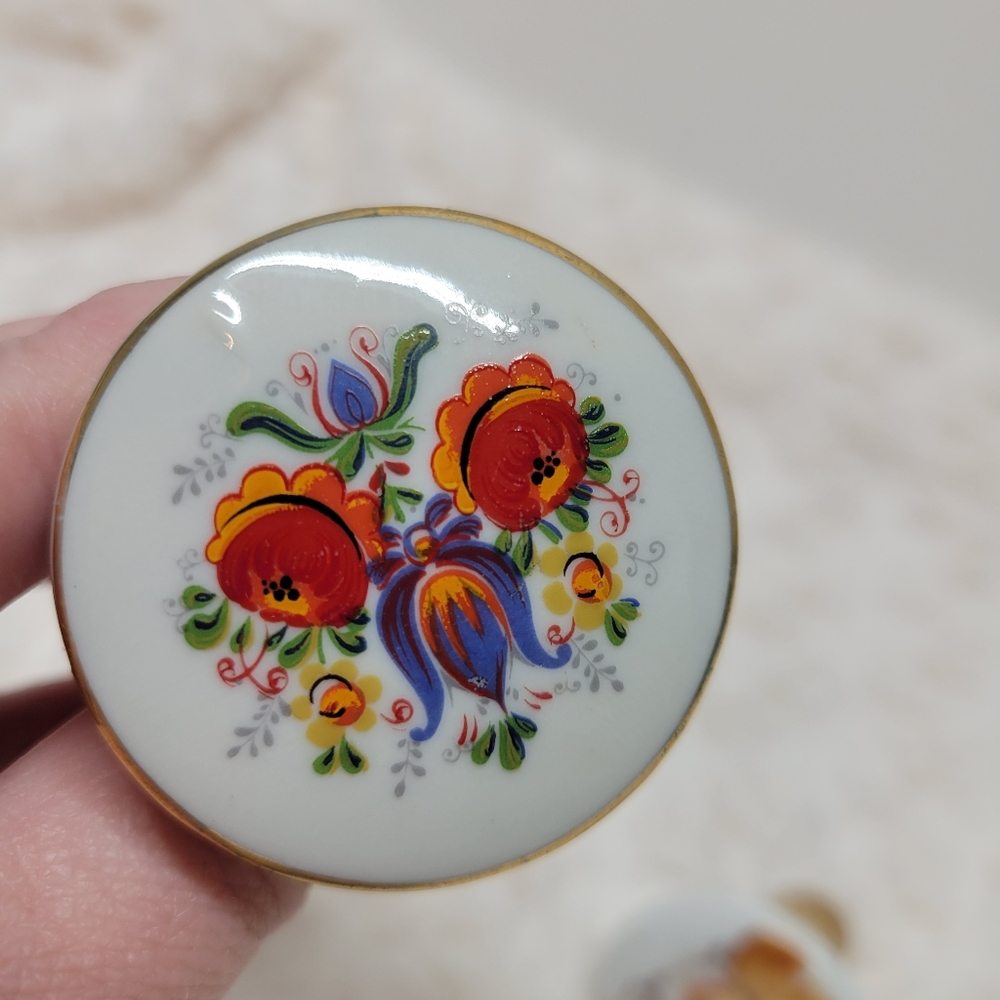 SOLD                                         Set of 3 vintage bottle stops/corks - Picture 2 of 11